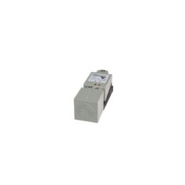 IC40CNN30TAT1 Sensor de proximidad inductivo con caja de poliester cabezal giratorio 5 posiciones marca Carlo Gavazzi